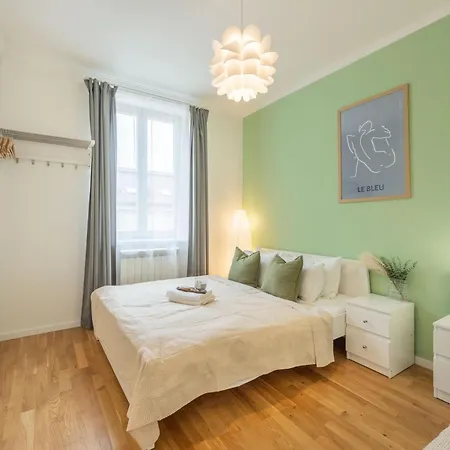 Homely I 38m2 I Elevator I Self Check-in * Praga
