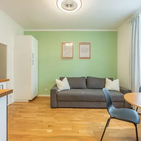 Homely I 38m2 I Elevator I Self Check-in * Prag