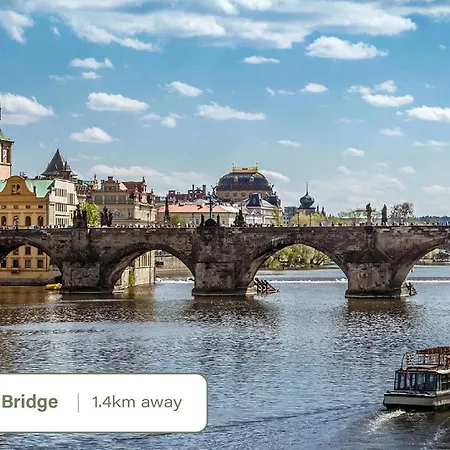 Homely I 38m2 I Elevator I Self Check-in Praga