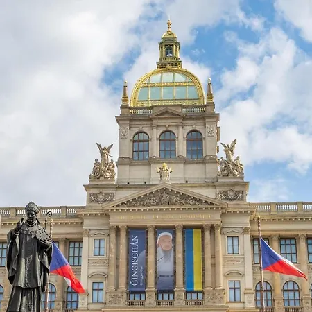 Hly - Newly Designed With Big Promo! * Prague